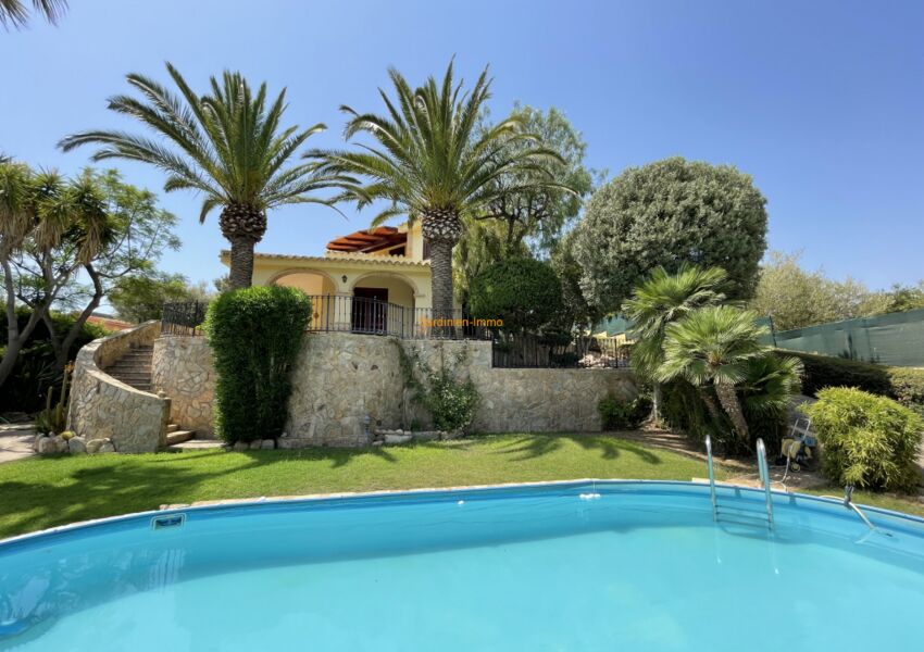 Villa in posizione selezionata con vista sul mare