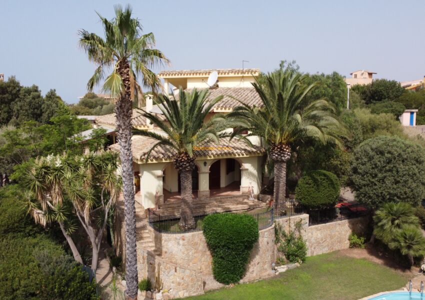 Villa in posizione selezionata con vista sul mare