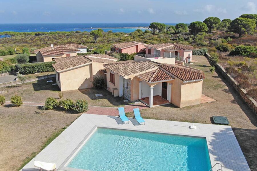 Bungalow con piscina a pochi metri dal mare